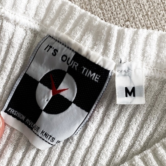 Vintage White Tee - Fashion Avenue Cropped Ribbed Knit V-Neck Top – Size Medium - Picture 8 of 8